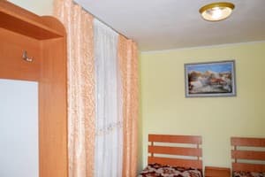Мини-отель Ажио. Эконом двухместный с 2-мя кроватями и общей ванной комнатой 2