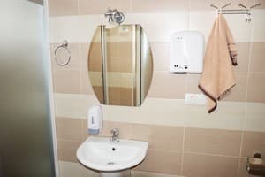 Мини-отель Ажио. Эконом двухместный с 2-мя кроватями и общей ванной комнатой 3