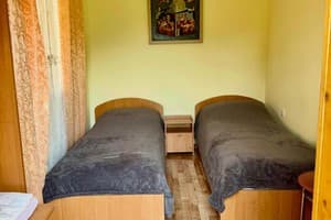 Мини-отель Ажио. Эконом двухместный с 2-мя кроватями и общей ванной комнатой 1