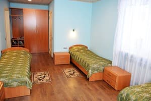 Мини-отель Ажио. Полулюкс 4-местный с односпальными кроватями 3