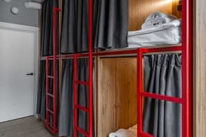 Отель Baza Smart Hotel. Место в общем 6-местном номере  1