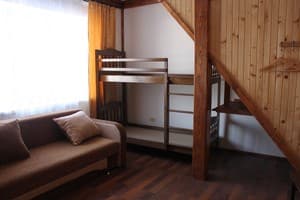 Отель Берлога. Стандарт 4-местный двухкомнатный семейный +2 2