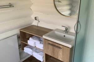 Отель Canada. Коттедж 5-местный с 2 спальнями 10