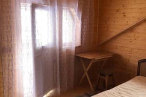 Частная усадьба Домашний уют. Стандарт трехместный с санузлом рядом 1