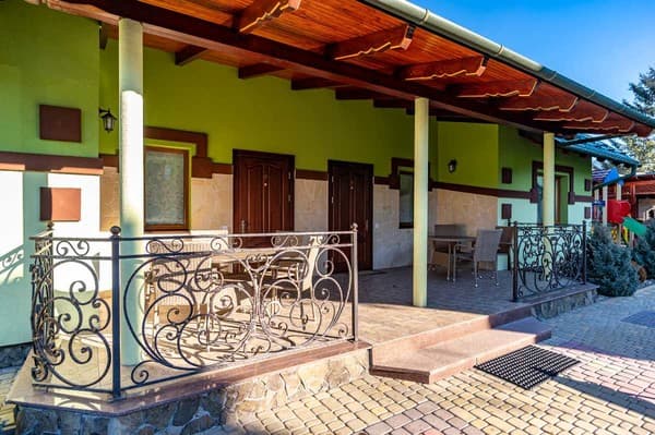 Emerald House 4