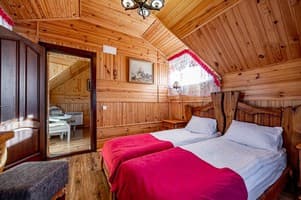 Апарт-отель Emerald House. Апартаменты 4-местный с двумя спальнями и видом на горы 3