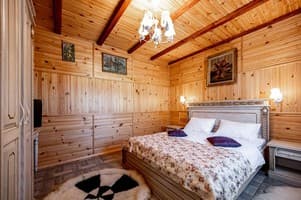 Апарт-отель Emerald House. Апартаменты 4-местный с двумя спальнями и видом на горы 5