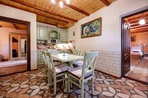 Апарт-отель Emerald House. Апартаменты 4-местный с двумя спальнями и видом на горы 6