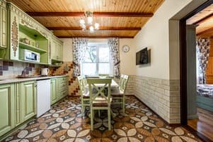 Апарт-отель Emerald House. Апартаменты 4-местный с двумя спальнями и видом на горы 7