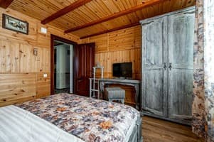 Апарт-отель Emerald House. Апартаменты 4-местный с двумя спальнями и видом на горы 8