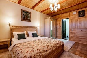 Апарт-отель Emerald House. Апартаменты 4-местный с двумя спальнями и видом на горы 10