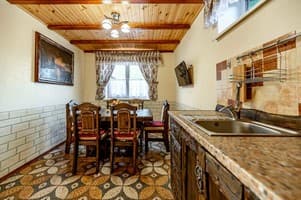 Апарт-отель Emerald House. Апартаменты 4-местный с двумя спальнями и видом на горы 13