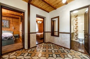 Апарт-отель Emerald House. Апартаменты 4-местный с двумя спальнями и видом на горы 14