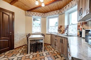 Апарт-отель Emerald House. Апартаменты 4-местный с двумя спальнями и видом на горы 17