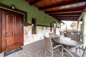Апарт-отель Emerald House. Апартаменты 4-местный с двумя спальнями и видом на горы 18