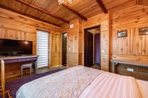 Апарт-отель Emerald House. Апартаменты 4-местный улучшенные с балконом и видом на горы 2