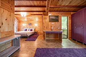 Апарт-отель Emerald House. Апартаменты 6-местный семейные с балконом и видом на горы 5