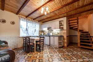 Апарт-отель Emerald House. Апартаменты 6-местный семейные с балконом и видом на горы 6