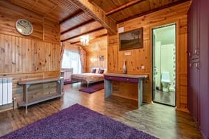 Апарт-отель Emerald House. Апартаменты 6-местный семейные с балконом и видом на горы 9