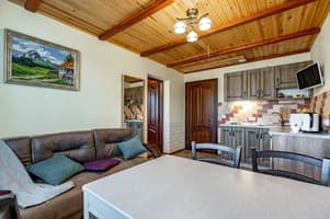 Апарт-отель Emerald House. Апартаменты двухместный улучшенные с видом на горы 5
