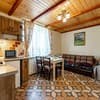 Апарт-отель Emerald House. Апартаменты двухместный улучшенные с видом на горы 3