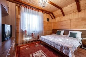 Апарт-отель Emerald House. Коттедж 6-местный панський с двумя спальнями 5