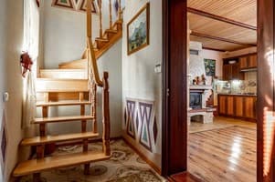 Апарт-отель Emerald House. Коттедж 6-местный панський с двумя спальнями 11