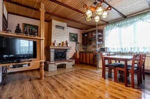Апарт-отель Emerald House. Коттедж 6-местный панський с двумя спальнями 2