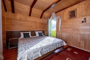 Апарт-отель Emerald House. Коттедж 6-местный панський с двумя спальнями 6