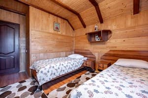 Апарт-отель Emerald House. Коттедж 6-местный панський с двумя спальнями 3