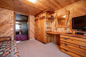 Апарт-отель Emerald House. Коттедж 6-местный сельская хата с печью 6