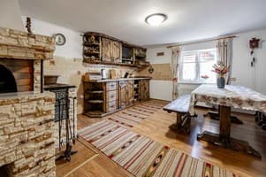 Апарт-отель Emerald House. Коттедж 6-местный сельская хата с печью 10