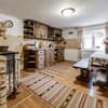 Апарт-отель Emerald House. Коттедж 6-местный сельская хата с печью 10