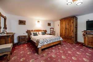 Апарт-отель Emerald House. Коттедж 6-местный сельская хата с печью 4