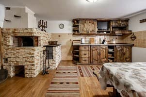 Апарт-отель Emerald House. Коттедж 6-местный сельская хата с печью 1