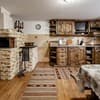 Апарт-отель Emerald House. Коттедж 6-местный сельская хата с печью 1