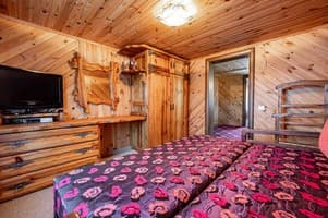 Апарт-отель Emerald House. Коттедж 6-местный сельская хата с печью 8