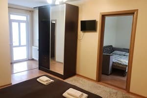 Мини-отель Entoni Apartments. Семейный 4-местный двухкомнатный 4