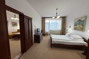 Отель Эрней Лаз. Люкс 4-местный  8