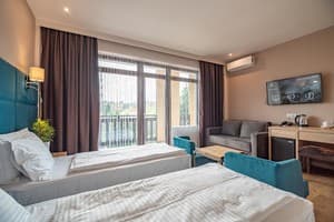 Спа-отель F&B SPA RESORT. Делюкс 4-местный двухкомнатный BURSHTYN 3