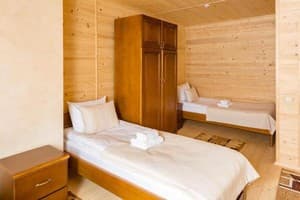 Отель Family Hotel Kaskad. Коттедж 7-местный с 2 спальнями 3