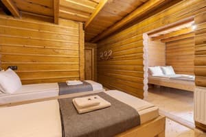 Гостинично-ресторанный комплекс Gremi Hotel. Семейный 6-местный двухкомнатный 1