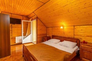 Гуцульська світлиця 16