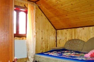 Частная усадьба Хатка в горах. Коттедж 10-местный (10+2) 1