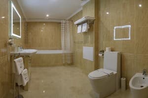 Отель Home Hotel. Люкс 4-местный + 2 доп. места 3