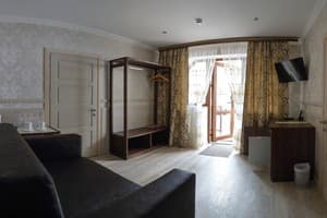 Отель Home Hotel. Люкс 4-местный + 2 доп. места 4