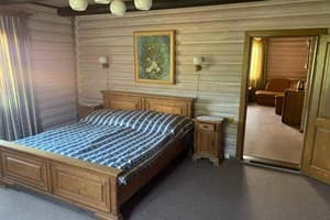 Отель Жди ня Єво. Полулюкс трехместный №5 двухкомнатный с камином 1