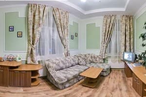 Отель Красна садыба. Люкс двухместный двухкомнатный (смежные комнаты) №3 4