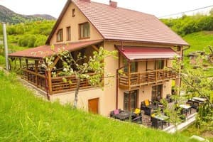 Купецький Двір 11