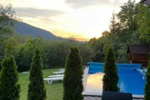 Купецький Двір 8